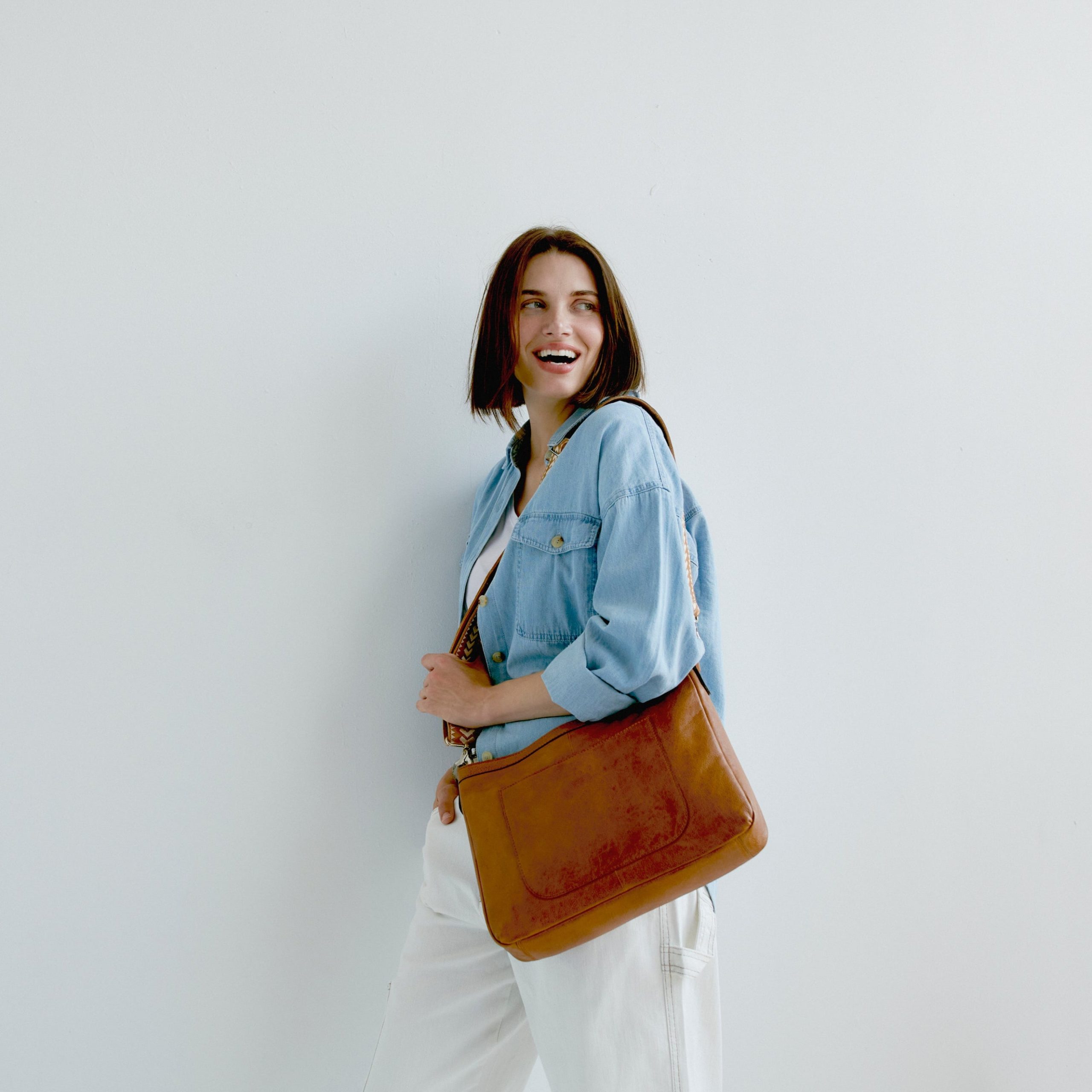 Vista Leather Crossbody Bag - Image 2